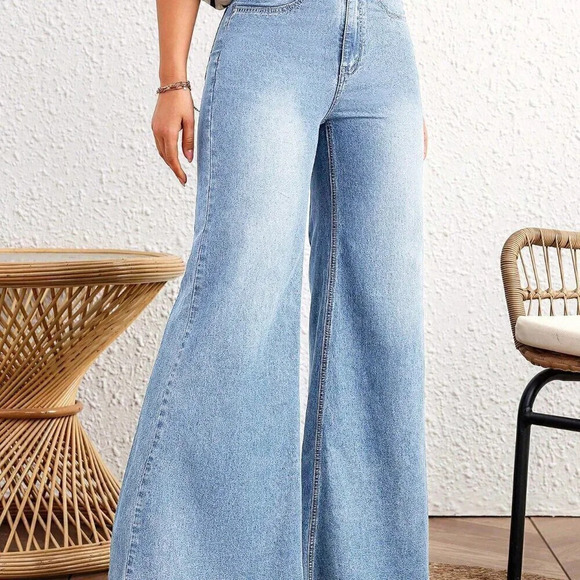 Light Wash Casual Women's Loose Fit Wide Leg Jeans w/Pockets - Picture 7 of 7